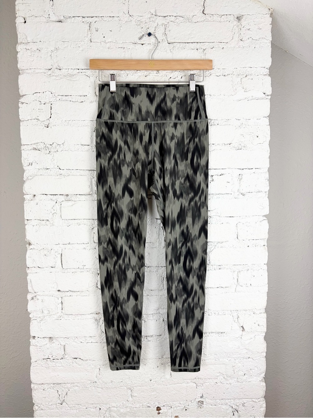 Varley Luna Aztec Watercolor Animal Print Grey Leggings S